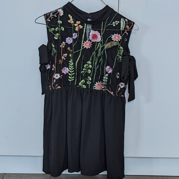 Zaful Mesh Embroidered Sleeveless Top Size XL Floral and Black - Picture 1 of 12
